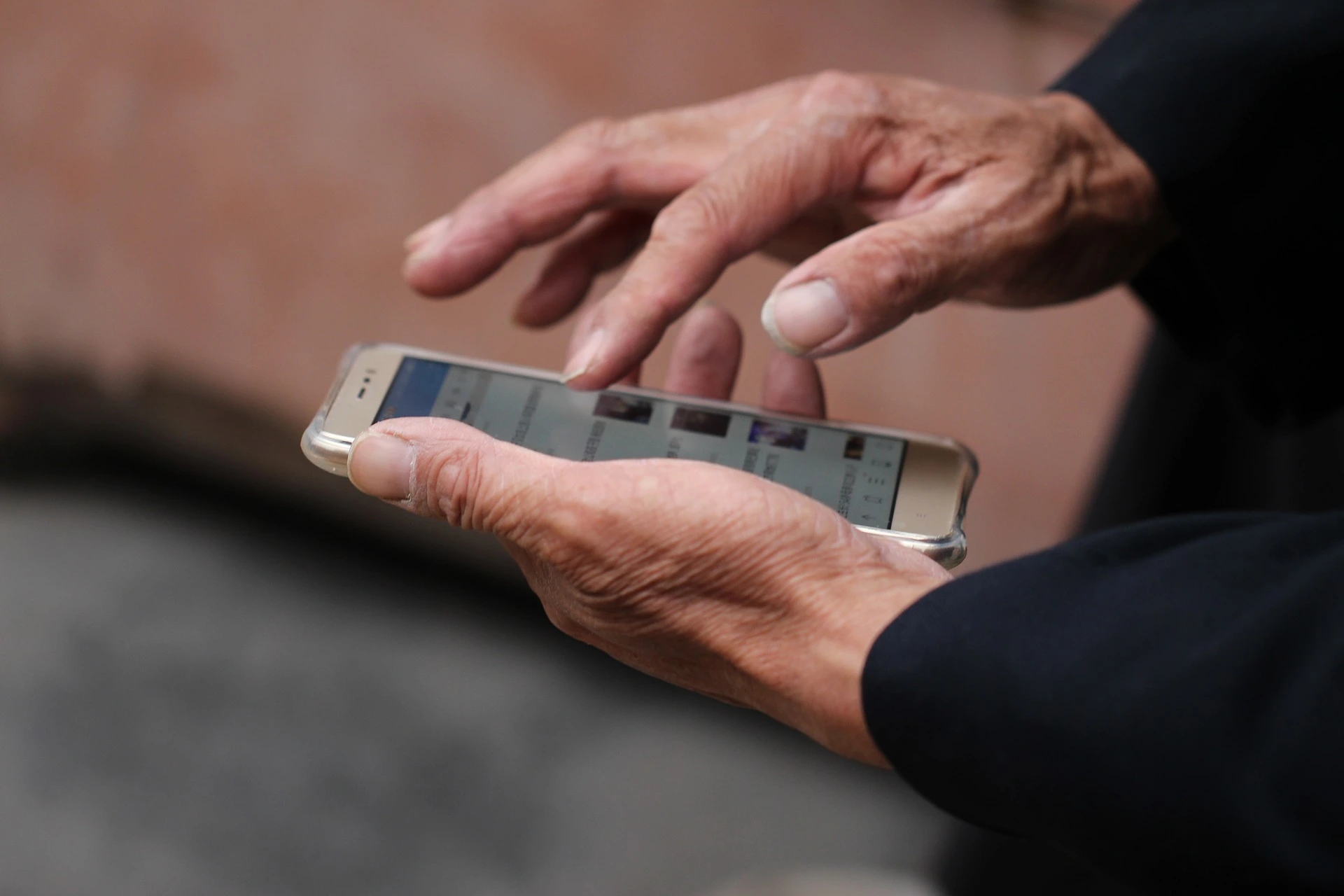 Un acheteur daltonien peut-il voir les boutons sur lesquels il est censé cliquer ? Une personne utilisant un lecteur d'écran peut-elle naviguer avec succès dans votre boutique ? Les tests utilisateurs sont toujours utiles, mais encore plus ici.