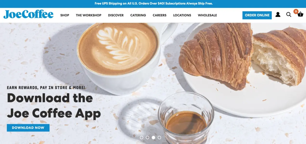 Il dispositivo di scorrimento Joe Coffee pubblicizza la sua app di premi gratuita in poche parole