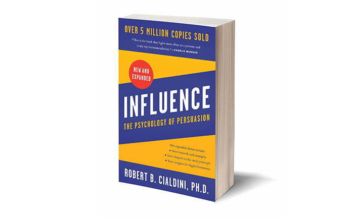 Robert Cialdini cunhou o termo prova social em seu livro: Influence.