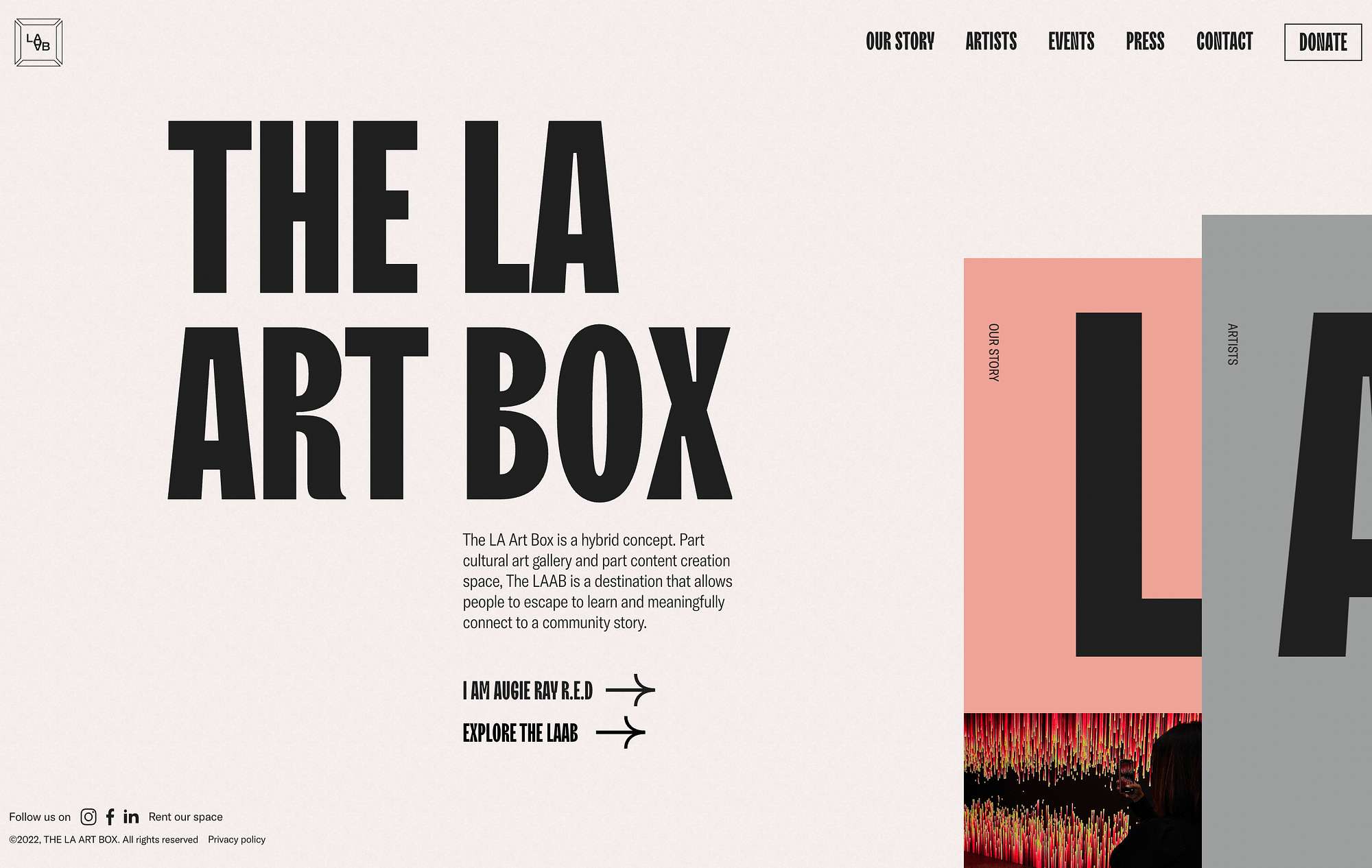 LA Art Box Web サイトは、今年の Web デザインのトレンドの 1 つである水平スクロールを使用する Web サイトの例です。