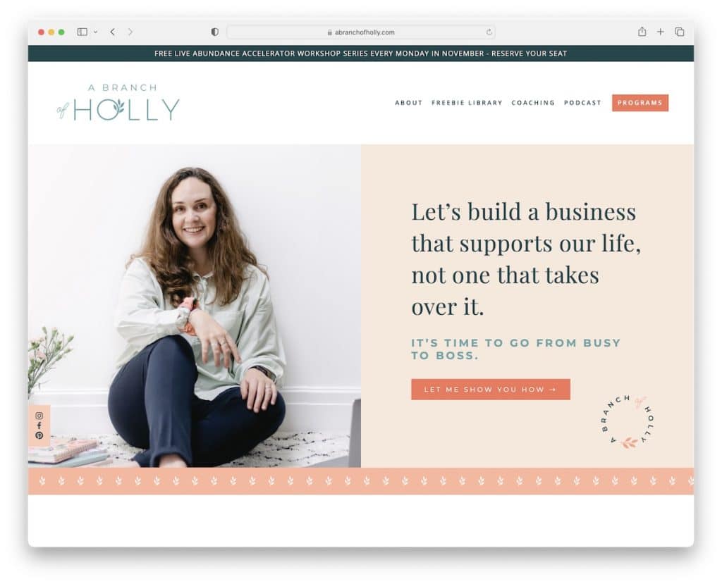 o ramură a site-ului web Holly coach