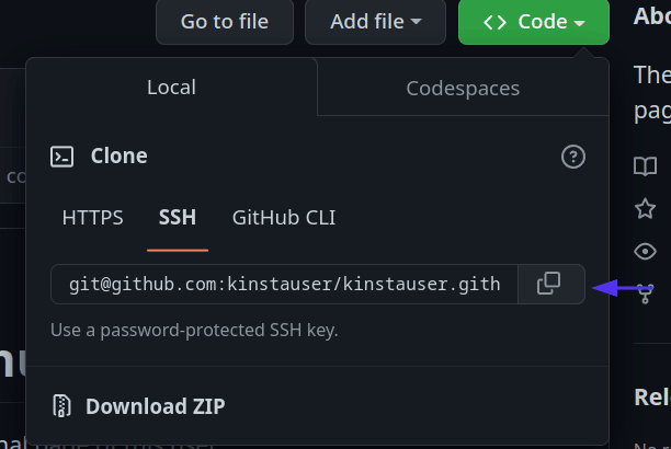 Code-Registerkarte eines GitHub-Repositorys mit einem Pfeil, der auf die Option „SSH-URL kopieren“ zeigt.