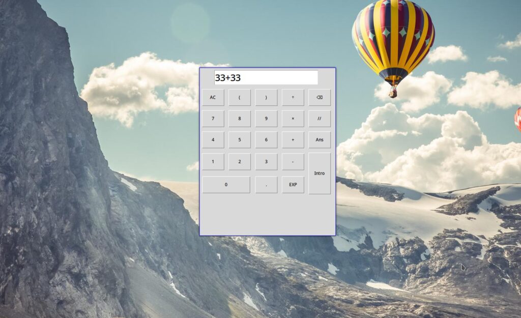 Kalkulator Tkinter, wykonujący operację „33 + 33”.
