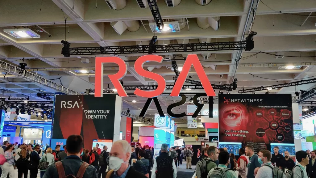 Иллюстрация конференции RSA — одной из крупнейших технологических конференций в США.