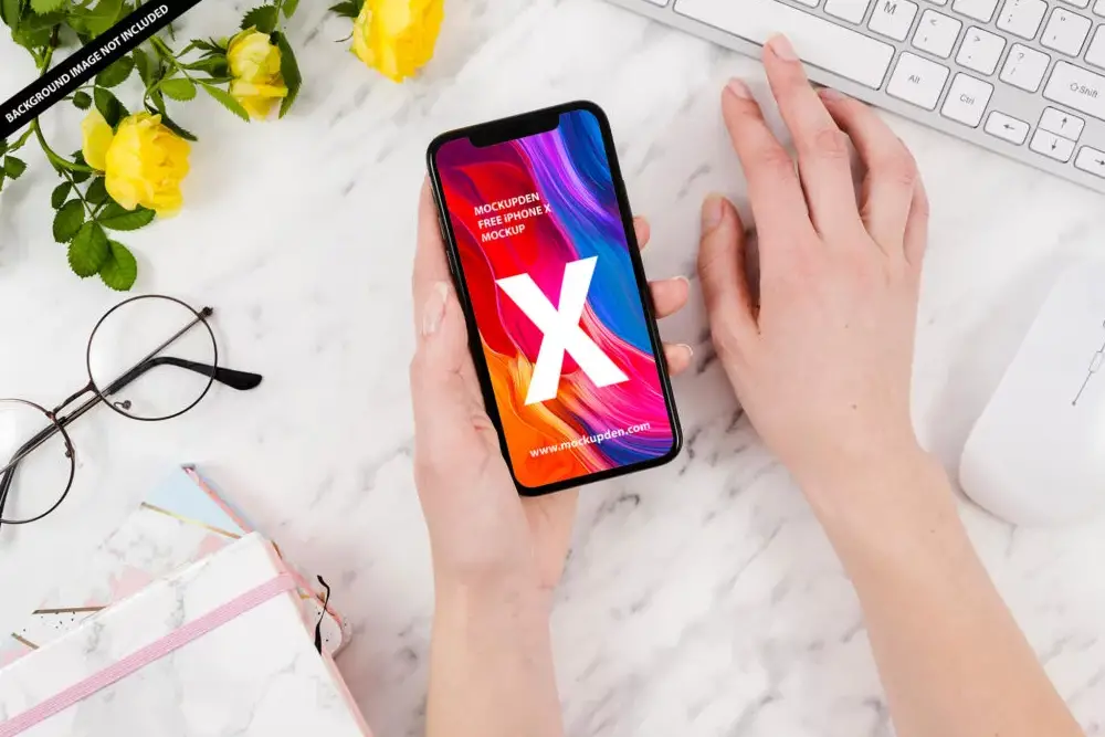 Бесплатный PSD-шаблон iPhone X Mockup в руке —