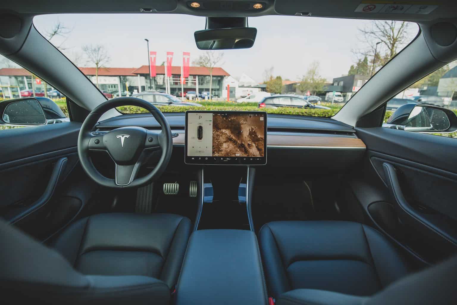 interior tesla etoro