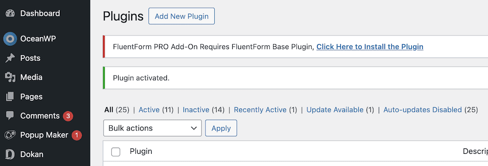 Notifikasi "Plugin diaktifkan" dan notifikasi plugin Fluent Forms PRO di WordPress.