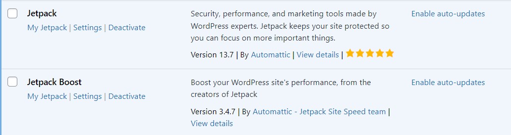 Jetpack と Jetpack Boost を表示する WordPress Web サイトの管理/ダッシュボードのプラグイン リスト画面。