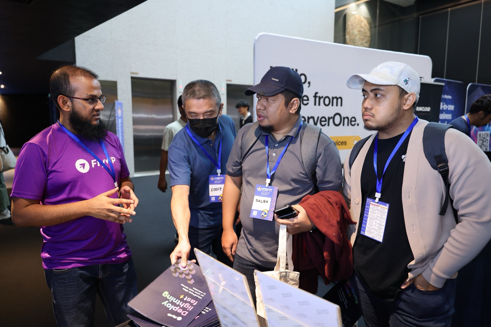 この画像は WordCamp Malaysia の人々のグループを示しています